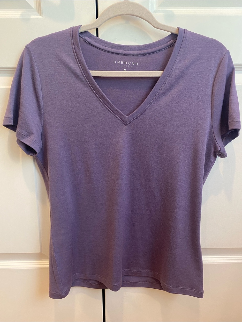 Unbound merino women’s Violet V-Neck Tee